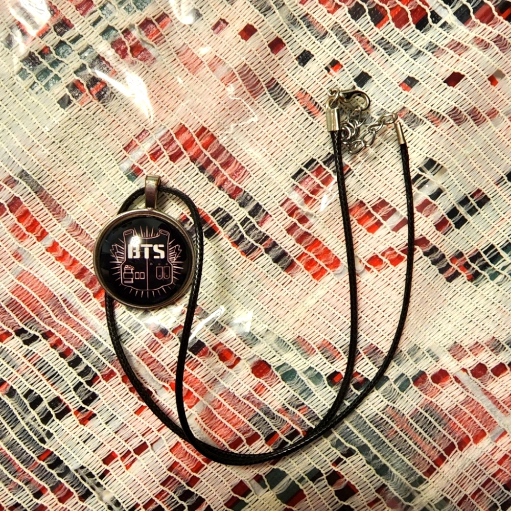🎁BTS necklace